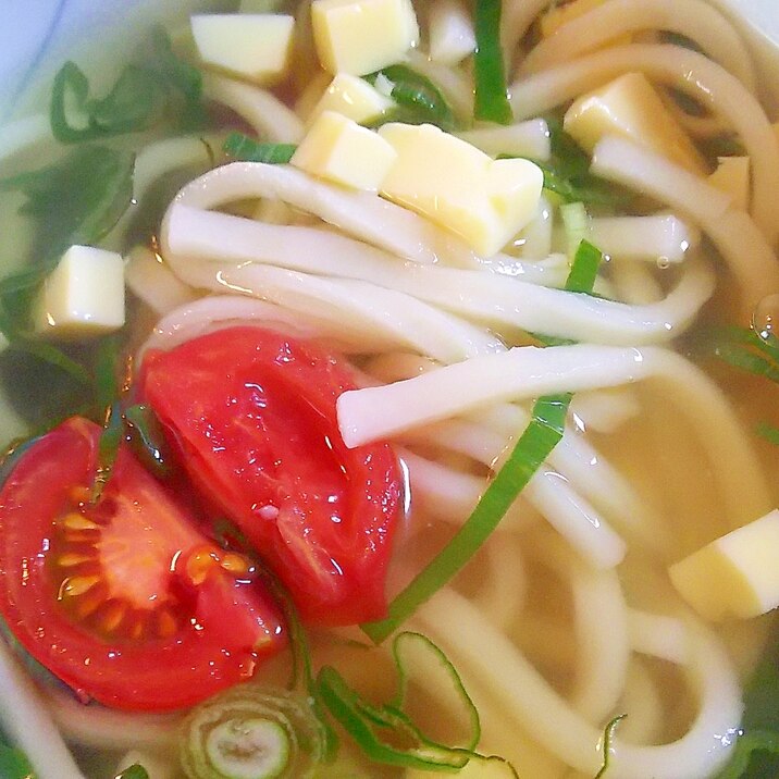 お一人様ランチにいかが! 卵豆腐とトマトのうどん